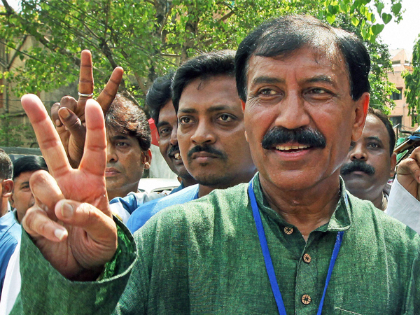 শতাব্দীর পর প্রসূন বন্দ্যোপাধ্যায় বেসুরো গাইলেন