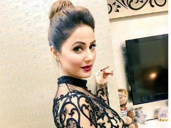 হিনার একঘেয়েমি
