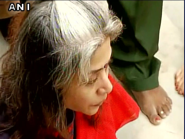 বাবার শ্রাদ্ধানুষ্ঠানে ইন্দ্রাণী