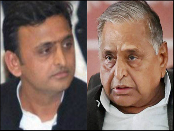 সমাজবাদী পার্টির বৈঠকে চোখ সবার