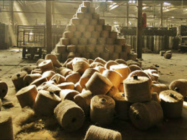 মালিক-শ্রমিক বিবাদে বন্ধ কাঁকিনাড়ার রিলায়েন্স জুট মিল, বেকার ৫০০০ শ্রমিক মালিক-শ্রমিক বিবাদে বন্ধ কাঁকিনাড়ার রিলায়েন্স জুট মিল, বেকার ৫০০০ শ্রমিক