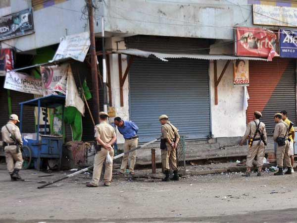 প্রজাতন্ত্র দিবসের সকালে অসম, ইম্ফলে পর পর বিস্ফোরণ, হতাহতের খবর নেই প্রজাতন্ত্র দিবসের সকালে অসম, ইম্ফলে পর পর বিস্ফোরণ, হতাহতের খবর নেই