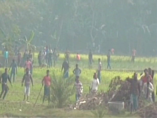সব্যসাচী ফিরতেই অশান্ত ভাঙড়, অনির্দিষ্টকালের জন্য অবরোধের হুঁশিয়ারি সব্যসাচী ফিরতেই অশান্ত ভাঙড়, অনির্দিষ্টকালের জন্য অবরোধের হুঁশিয়ারি