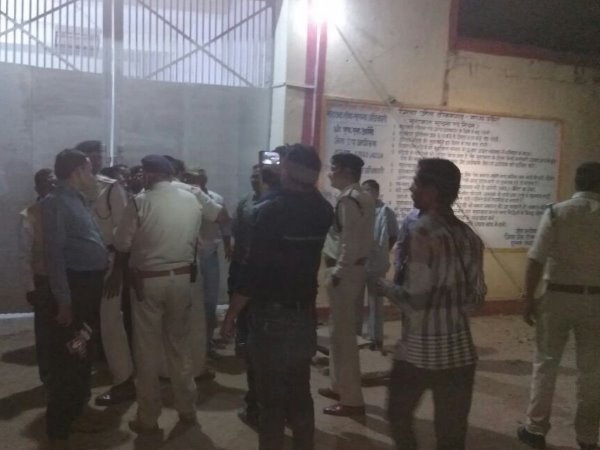 সিউড়ির পর কাটোয়া সংশোধনাগারেও বন্দি-সঙ্ঘর্ষ, উদ্ধার ২ মোবাইল সিউড়ির পর কাটোয়া সংশোধনাগারেও বন্দি-সঙ্ঘর্ষ, উদ্ধার ২ মোবাইল