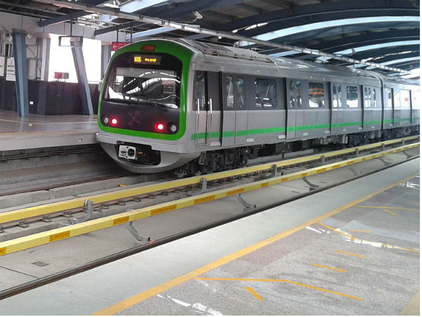 বিদ্যুৎ বিভ্রাটে বিকল মেট্রো, পাতাল পথে দমবন্ধকর পরিস্থিতি কাটল ১৫ মিনিট বিদ্যুৎ বিভ্রাটে বিকল মেট্রো, পাতাল পথে দমবন্ধকর পরিস্থিতি কাটল ১৫ মিনিট