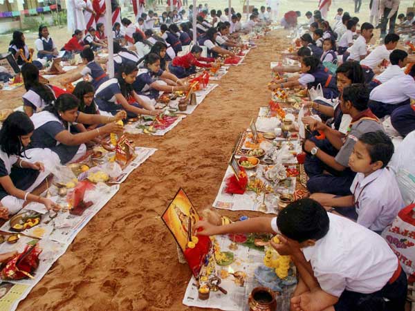 আজ বাণীবন্দনা, সকাল থেকেই স্কুল-কলেজ বিভিন্ন প্রতিষ্ঠানে অজ্ঞতার অন্ধকার দূর করার শপথ আজ বাণীবন্দনা, সকাল থেকেই স্কুল-কলেজ বিভিন্ন প্রতিষ্ঠানে অজ্ঞতার অন্ধকার দূর করার শপথ