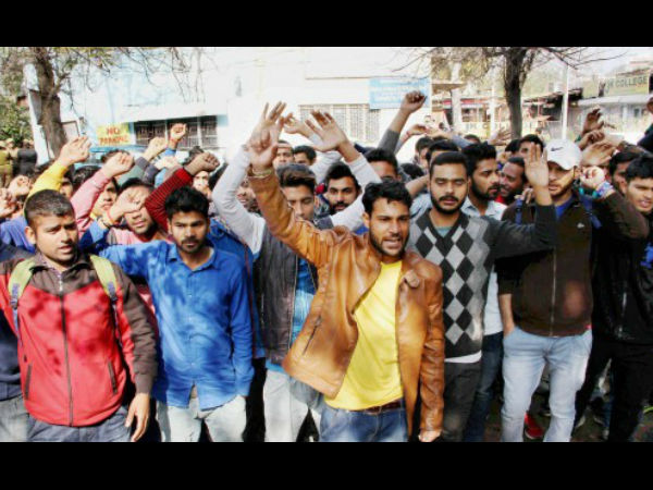 নিয়োগপত্রে লেখা পার্শ্বশিক্ষক! অনিয়মের অভিযোগ টেট-বিক্ষোভের আঁচ রাজ্যজুড়ে নিয়োগপত্রে লেখা পার্শ্বশিক্ষক! অনিয়মের অভিযোগ টেট-বিক্ষোভের আঁচ রাজ্যজুড়ে