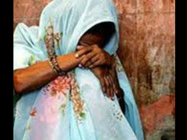 মোড়লের মাতব্বরি, সালিশিসভায় ডাইনি অপবাদ দিয়ে গ্রামছাড়া করা হল বৃদ্ধাকে মোড়লের মাতব্বরি, সালিশিসভায় ডাইনি অপবাদ দিয়ে গ্রামছাড়া করা হল বৃদ্ধাকে