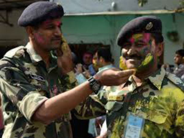 সেনা জওয়ানদের হোলি খেলা 