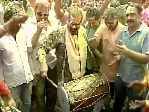 মুক্তার আব্বাস নাকভির হোলি 