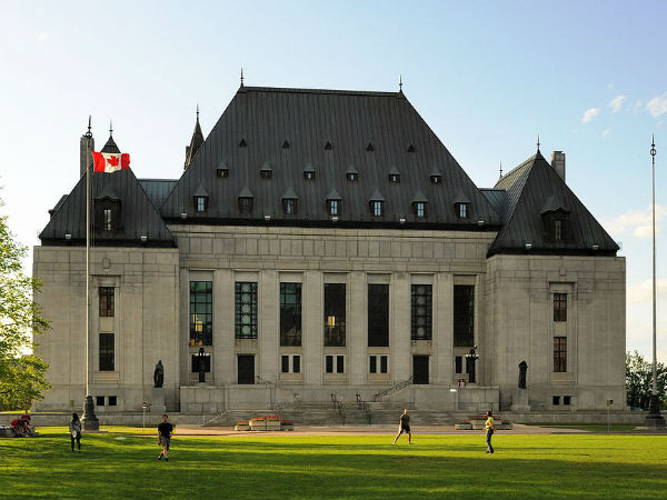 কানাডা (৭) 