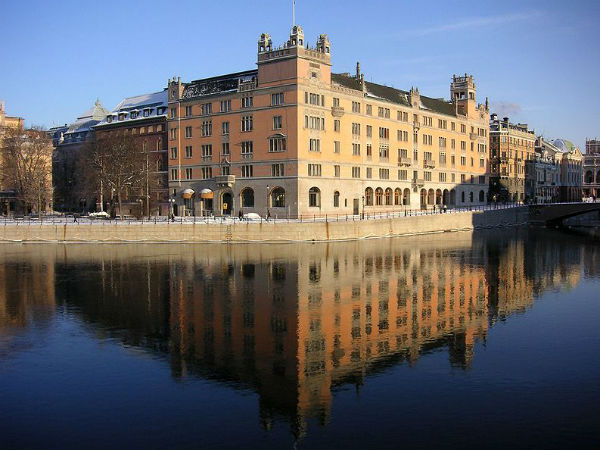 সুইডেন (৯) 