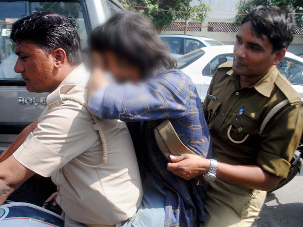 গুজরাতে প্রথম দেখা যায় 'অ্যান্টি রোমিও স্কোয়াড' 