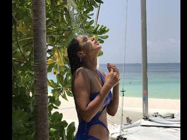 নিয়া শর্মা নিয়া শর্মা