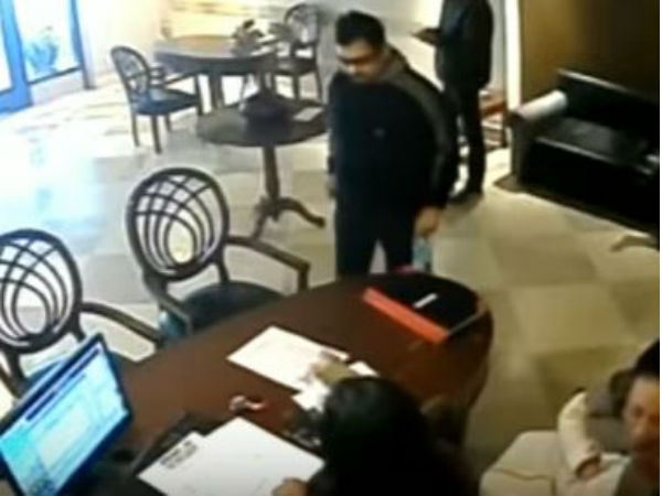 বিতর্কিত ইডি কর্তা মনোজকুমারের বিরুদ্ধে এবার তোলাবাজির অভিযোগ বিতর্কিত ইডি কর্তা মনোজকুমারের বিরুদ্ধে এবার তোলাবাজির অভিযোগ