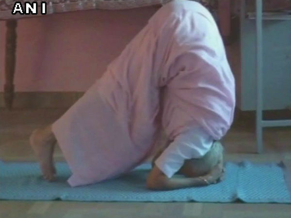 ৯৮ বছরেও ২০টির বেশি জটিল যোগাসন অবলীলায় করেন ইনি ৯৮ বছরেও ২০টির বেশি জটিল যোগাসন অবলীলায় করেন ইনি