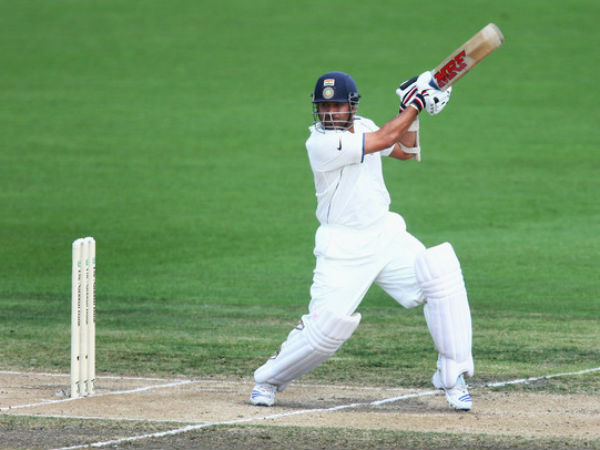 টেস্টে ১৫,৯২১ রান