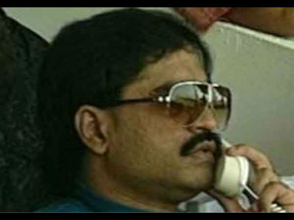 দাউদের অপরাধে হাতে খড়ি দাউদের অপরাধে হাতে খড়ি