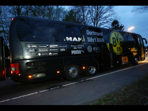 বরুসিয়া ডর্টমুন্ড দলের বাসে বিস্ফোরণ , আহত ১ ফুটবলার বরুসিয়া ডর্টমুন্ড দলের বাসে বিস্ফোরণ , আহত ১ ফুটবলার