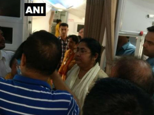 এবার বিমানকর্মীর সঙ্গে দুর্ব্যবহার দোলা সেনের, ২৫ মিনিট দেরিতে ছাড়ল বিমান এবার বিমানকর্মীর সঙ্গে দুর্ব্যবহার দোলা সেনের, ২৫ মিনিট দেরিতে ছাড়ল বিমান