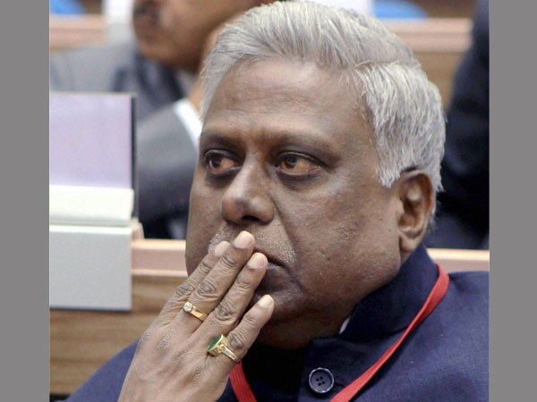 কয়লা কেলেঙ্কারিতে প্রাক্তন সিবিআই প্রধানের বিরুদ্ধে এফআইআর কয়লা কেলেঙ্কারিতে প্রাক্তন সিবিআই প্রধানের বিরুদ্ধে এফআইআর