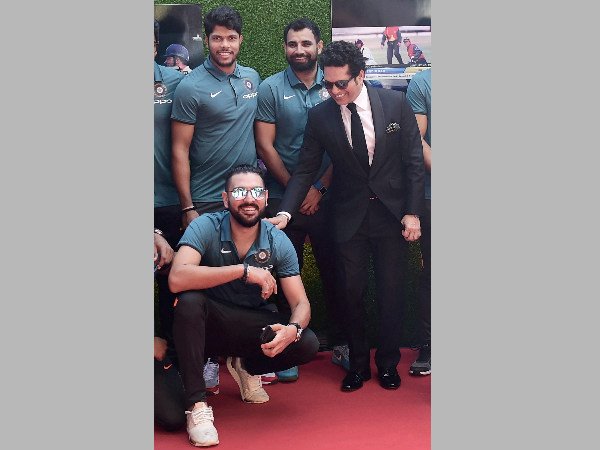 ভারতীয় দলের সঙ্গে শচীন 