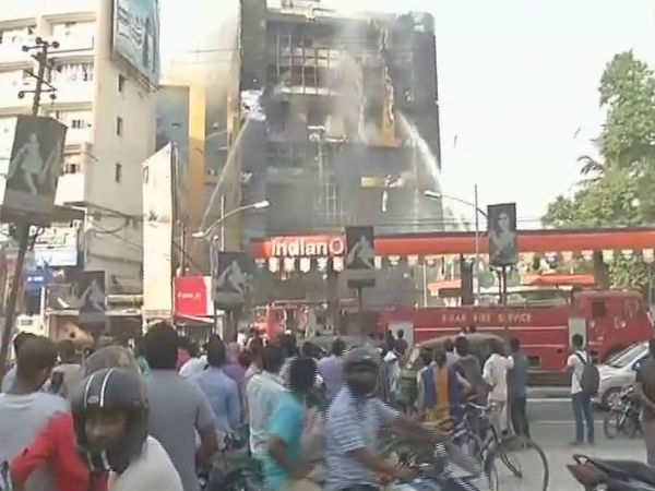 পাটনার শপিং মলে আগুন, ভষ্মীভূত প্রায় ৩০টি দোকান পাটনার শপিং মলে আগুন, ভষ্মীভূত প্রায় ৩০টি দোকান