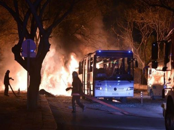 জাকার্তায় ফের সন্ত্রাসবাদী হামলা, মৃত ৩, জখম বহু জাকার্তায় ফের সন্ত্রাসবাদী হামলা, মৃত ৩, জখম বহু