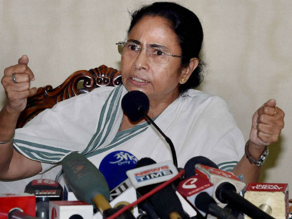 যারা হিংসা ছড়ায়, তাদের মাঝে মাঝে টনিকের দরকার হয়, হাওড়ায় প্রশাসনিক বৈঠকে মমতা যারা হিংসা ছড়ায়, তাদের মাঝে মাঝে টনিকের দরকার হয়, হাওড়ায় প্রশাসনিক বৈঠকে মমতা