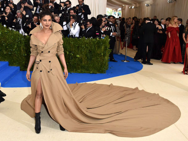 প্রিয়াঙ্কার মেট গালা ট্রেঞ্চ কোর্ট তৈরি করতে পারে বিশ্ব রেকর্ড, কিন্তু টুইটারে খিল্লি যে বন্ধ হচ্ছে প্রিয়াঙ্কার মেট গালা ট্রেঞ্চ কোর্ট তৈরি করতে পারে বিশ্ব রেকর্ড, কিন্তু টুইটারে খিল্লি যে বন্ধ হচ্ছে