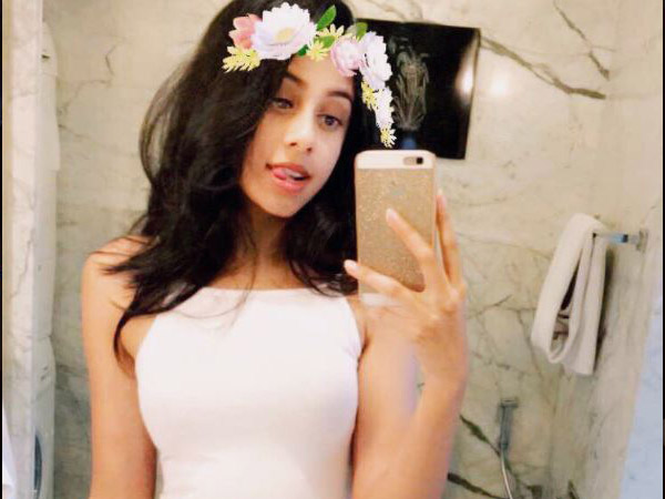 সেলফি অবসেশন সেলফি অবসেশন