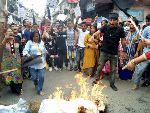 দার্জিলিং এ আসছে আরও ৬০০ জওয়ান, পরিস্থিতির দিকে নজর রাখছে কেন্দ্র দার্জিলিং এ আসছে আরও ৬০০ জওয়ান, পরিস্থিতির দিকে নজর রাখছে কেন্দ্র