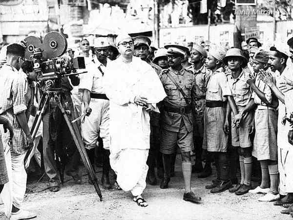 বিমান দুর্ঘটনায় ১৯৪৫-এ মারা যাননি নেতাজি, ফের কারা বলছেন একথা জেনে নিন বিমান দুর্ঘটনায় ১৯৪৫-এ মারা যাননি নেতাজি, ফের কারা বলছেন একথা জেনে নিন