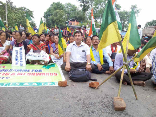 ত্রিপুরায় নানা জায়গায় অবরোধ ত্রিপুরায় নানা জায়গায় অবরোধ