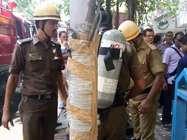 ব্যস্ত অফিস টাইমে রাষ্ট্রায়াত্ত ব্যাঙ্কের শাখায় আগুন, আতঙ্কে এলাকাবাসী 