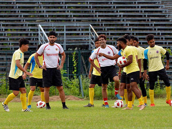 আপনি আইলিগ জয়ী কোচ কিন্তু কলকাতার মাঠে এটা প্রথম পদক্ষেপ কী ভাবে দেখছেন? আপনি আইলিগ জয়ী কোচ কিন্তু কলকাতার মাঠে এটা প্রথম পদক্ষেপ কী ভাবে দেখছেন?