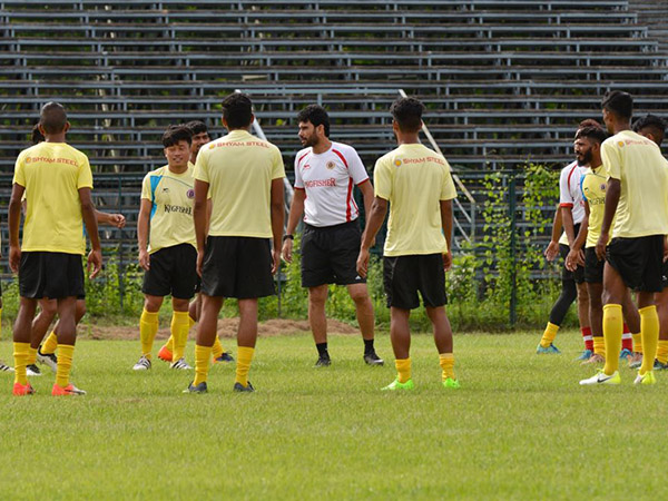 দলে বেশির ভাগ নতুন মুখ কীরকম ভাবে দেখছেন? দলে বেশির ভাগ নতুন মুখ কীরকম ভাবে দেখছেন?