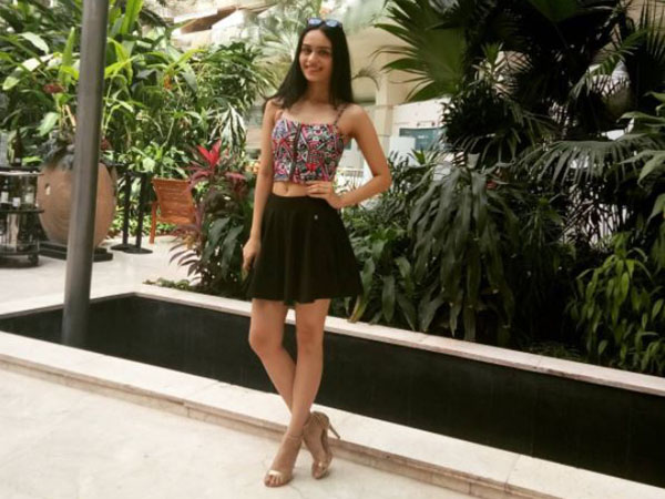 মানুসির বাড়িতে আর কে রয়েছেন?