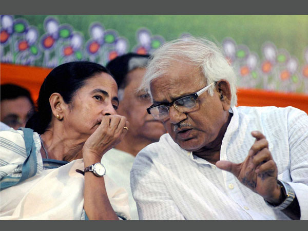 শোভনদেবের বিরুদ্ধে এফআইআর লকেটের 