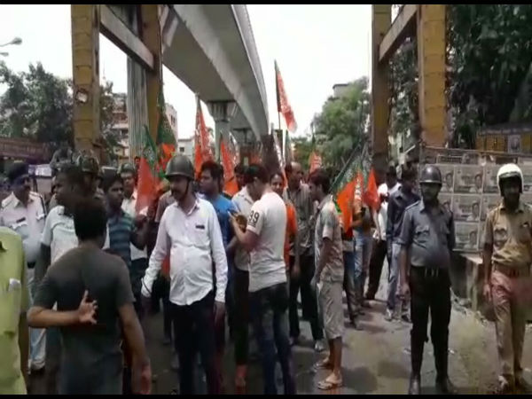 জল জমে বেহাল বেহালা, বন্ধ স্কুল, পানীয় জল ব্যবহারের অযোগ্য জল জমে বেহাল বেহালা, বন্ধ স্কুল, পানীয় জল ব্যবহারের অযোগ্য