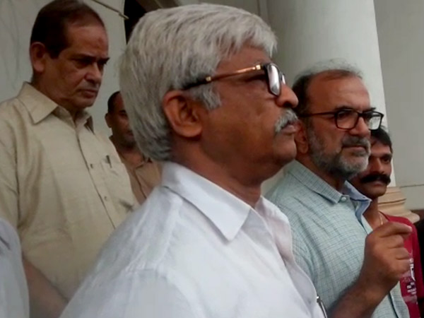 বিকাশরঞ্জন ভট্টাচার্যের মনোনয়ন ঘিরে জটিলতা অব্যাহত বিকাশরঞ্জন ভট্টাচার্যের মনোনয়ন ঘিরে জটিলতা অব্যাহত