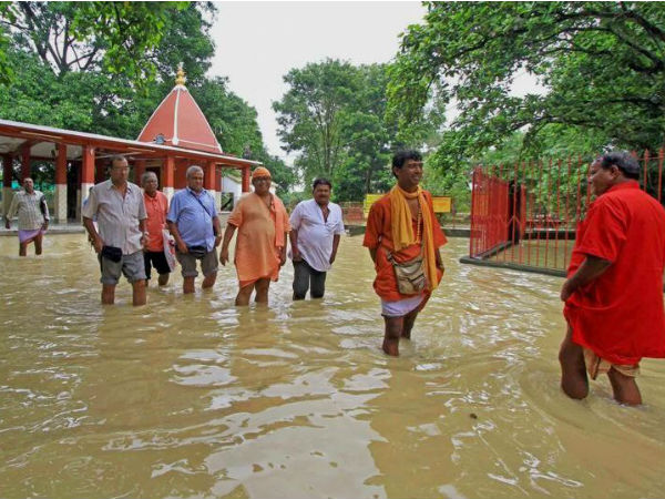 জটিল দক্ষিণবঙ্গের বন্যা পরিস্থিতি, খানাকুলে নৌকাডুবি, মৃত ১, নিখোঁজ ২ মহিলা ও শিশু সহ ৩ 