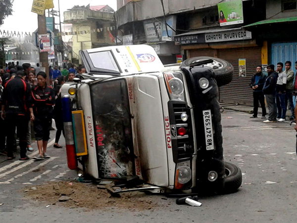 এই গাড়িতেই আগুন এই গাড়িতেই আগুন