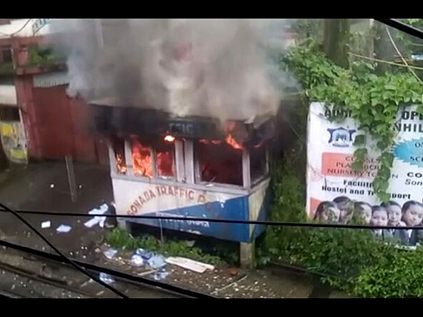আগুন ট্রাফিক বুথে আগুন ট্রাফিক বুথে