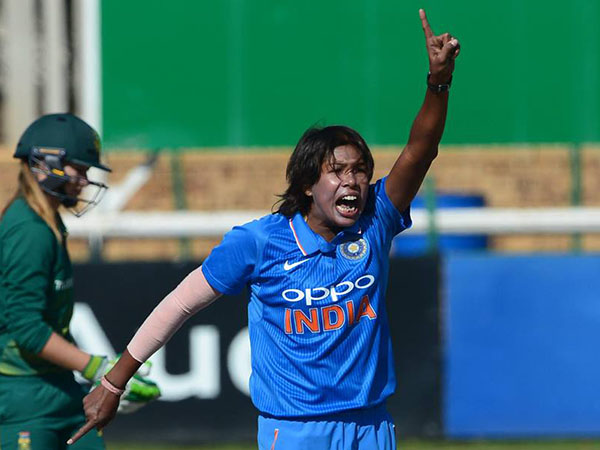 বিশ্বের দু' নম্বর বাংলার ঝুলন, বিশ্বকাপে পারফরমেন্সের ফসল বঙ্গ ললনার বিশ্বের দু' নম্বর বাংলার ঝুলন, বিশ্বকাপে পারফরমেন্সের ফসল বঙ্গ ললনার