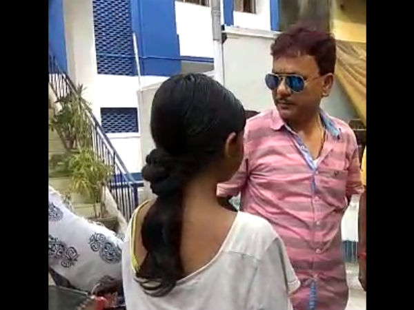 ২০০০ টাকার জন্য নিষিদ্ধ পল্লিতে মেয়েকে বিক্রি 