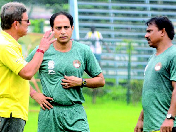 এক ঝাঁক নতুন মুখ, আশা-নিরাশার দোলাচলে অনুশীলন শুরু মোহনবাগানের এক ঝাঁক নতুন মুখ, আশা-নিরাশার দোলাচলে অনুশীলন শুরু মোহনবাগানের