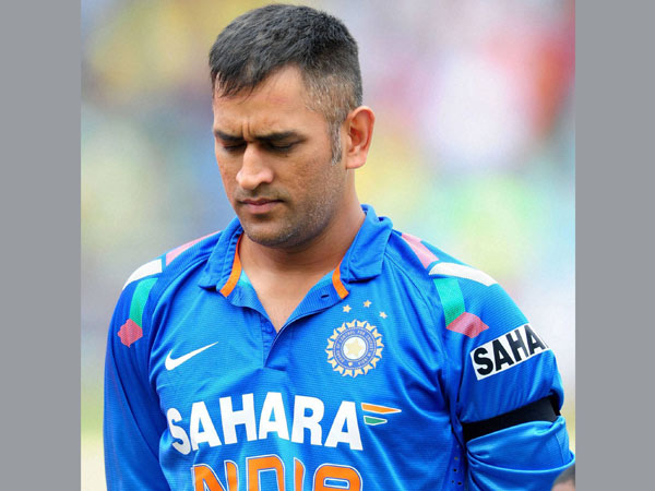 হেলিকপ্টার শটের মালিক ধোনি কী করলেন জানলে চমকে যাবেন হেলিকপ্টার শটের মালিক ধোনি কী করলেন জানলে চমকে যাবেন