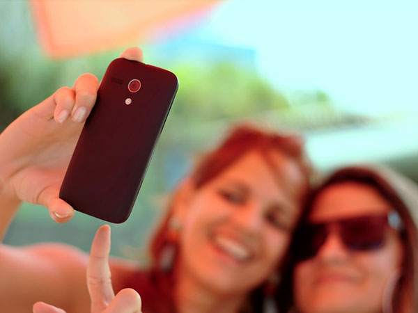 এক সেলফিতেই কোটি টাকার ক্ষতি, কোথায় ঘটল এমন ঘটনা এক সেলফিতেই কোটি টাকার ক্ষতি, কোথায় ঘটল এমন ঘটনা