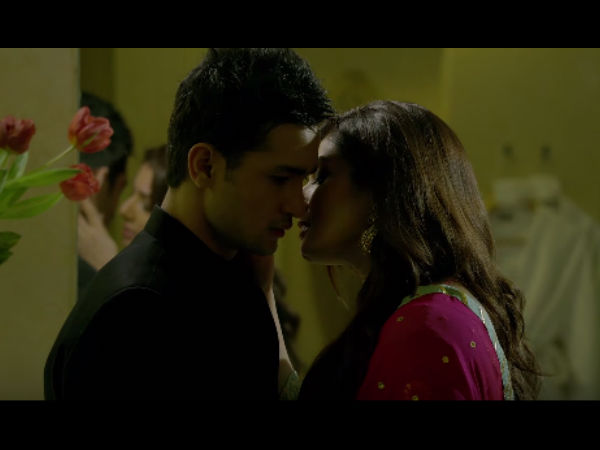 রবিনা কে চুমু খেতে গিয়ে হাত পা কেঁপে গেল এই তরুন অভিনেতার